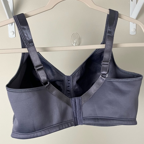 Bra Playtex 18hr. 40DDD Color is “Private Jet” Gray 4 hooks Preloved Excellent - Picture 7 of 9